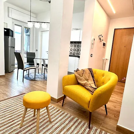 Апартаменты Lombardo's Family - Free Private Parking 700m From The Station! *