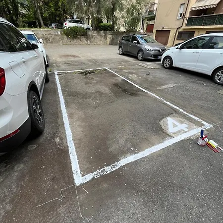 Lombardo's Family - Free Private Parking 700m From The Station! לה ספציה