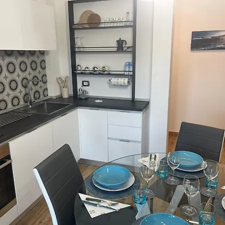 Lombardo's Family - Free Private Parking 700m From The Station! * לה ספציה