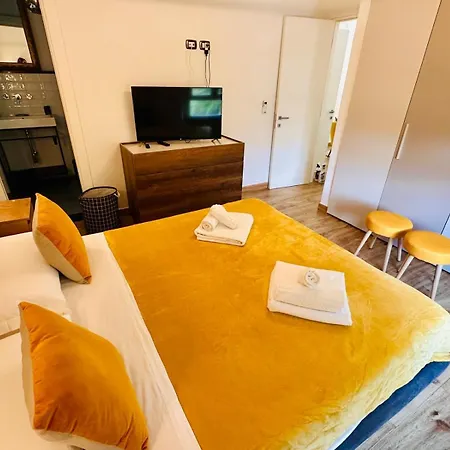 Lombardo's Family - Free Private Parking 700m From The Station! Специя