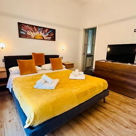 Lombardo's Family - Free Private Parking 700m From The Station! Апартаменты