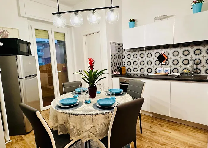 Lombardo's Family - Free Private Parking 700m From The Station!