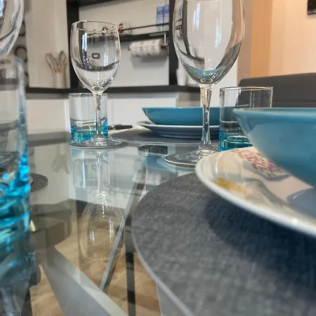 Lejlighed Lombardo's Family - Free Private Parking 700m From The Station!