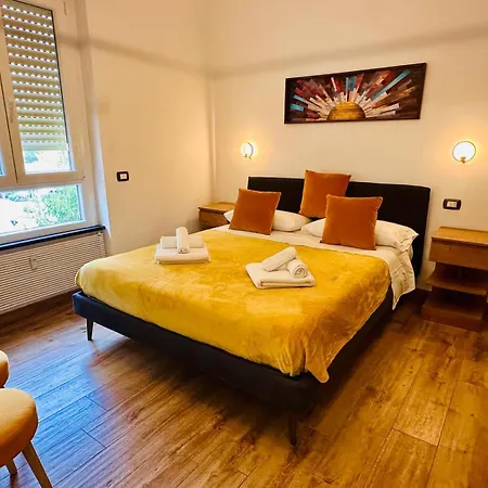 Lombardo's Family - Free Private Parking 700m From The Station! Lejlighed