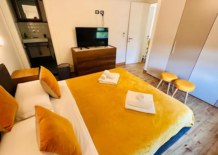Lombardo's Family - Free Private Parking 700m From The Station! Λα Σπέτσια