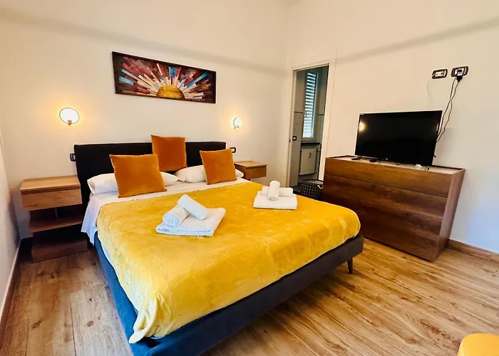 Lombardo's Family - Free Private Parking 700m From The Station! Διαμέρισμα